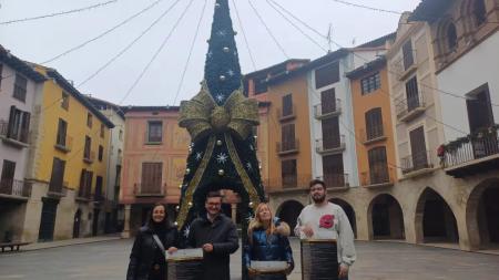 Imagen Graus estrena árbol en la plaza Mayor en una Navidad con 40 actividades...